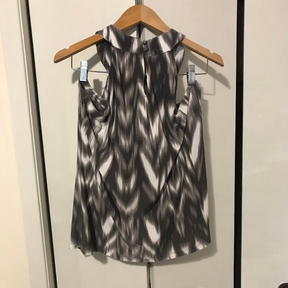 Inc Ladies Top With a Rhinestone Design Size X Large - Picture 2 of 3